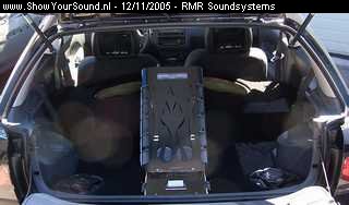 showyoursound.nl - RMR  Civic - RMR Soundsystems - SyS_2005_11_12_13_17_5.jpg - Fotos vanhet eindresultaat worden geupload wanneer beide Audiobahn AWES woofers binnen zijn :)